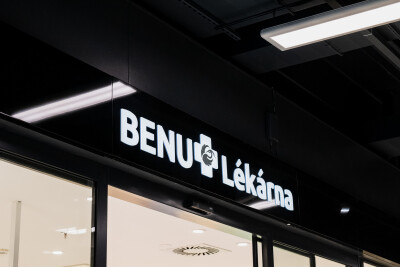 Osvětlené 3D logo BENU Lékárna - 4.jpg Osvětlené 3D logo BENU Lékárna - 4.jpg