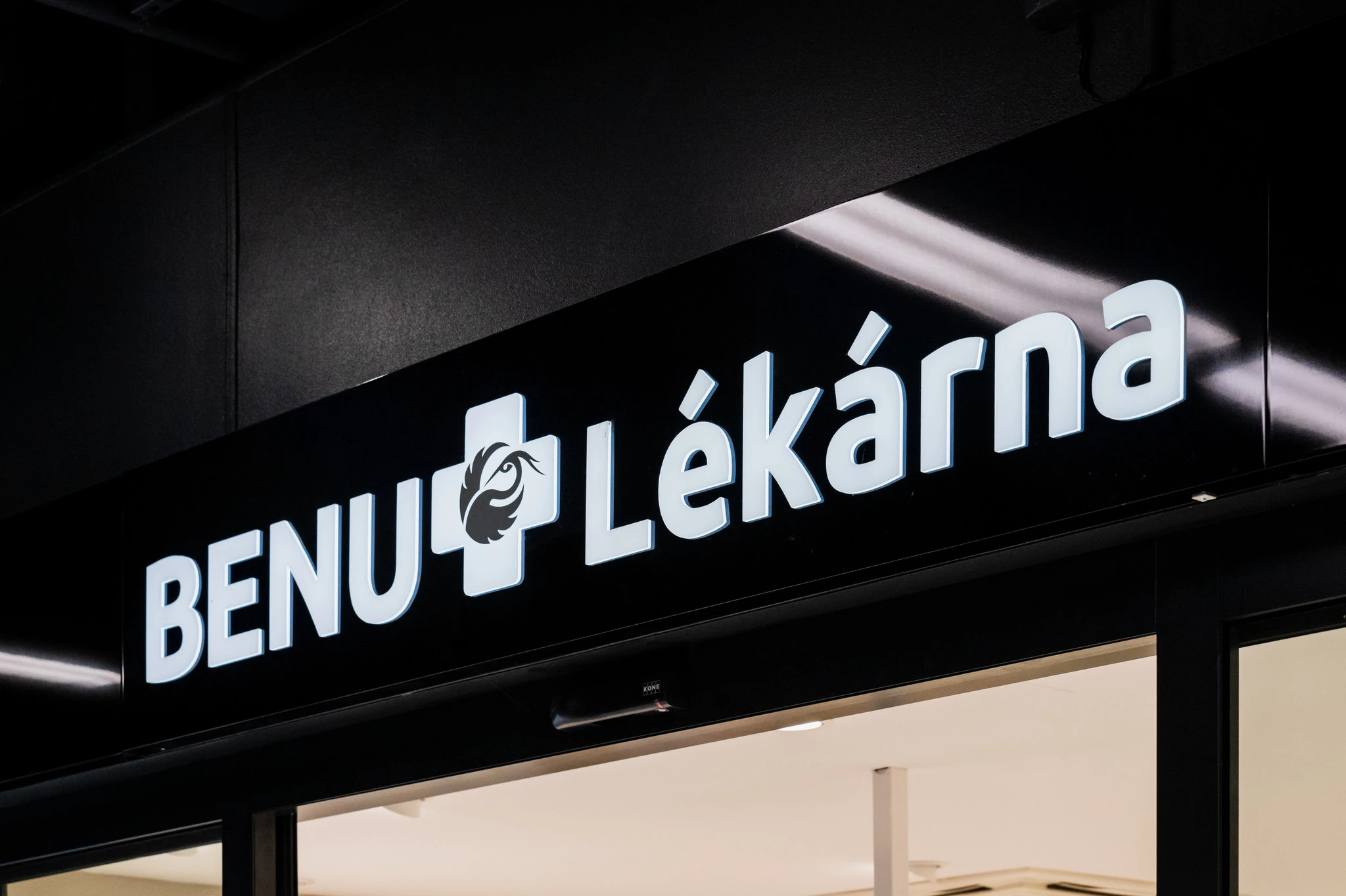 Osvětlené 3D logo BENU Lékárna.jpg