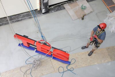 Instalace 3D světelného nápisu TESCO v budově Máj v Praze - 4.jpg