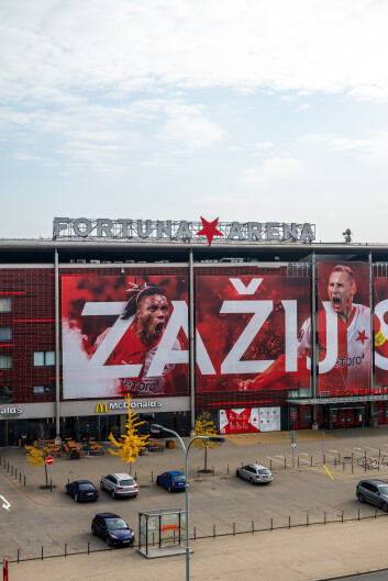 Velký 3D nápis a logo pro fotbalový stadion Fortuna Arena - 1.jpg
