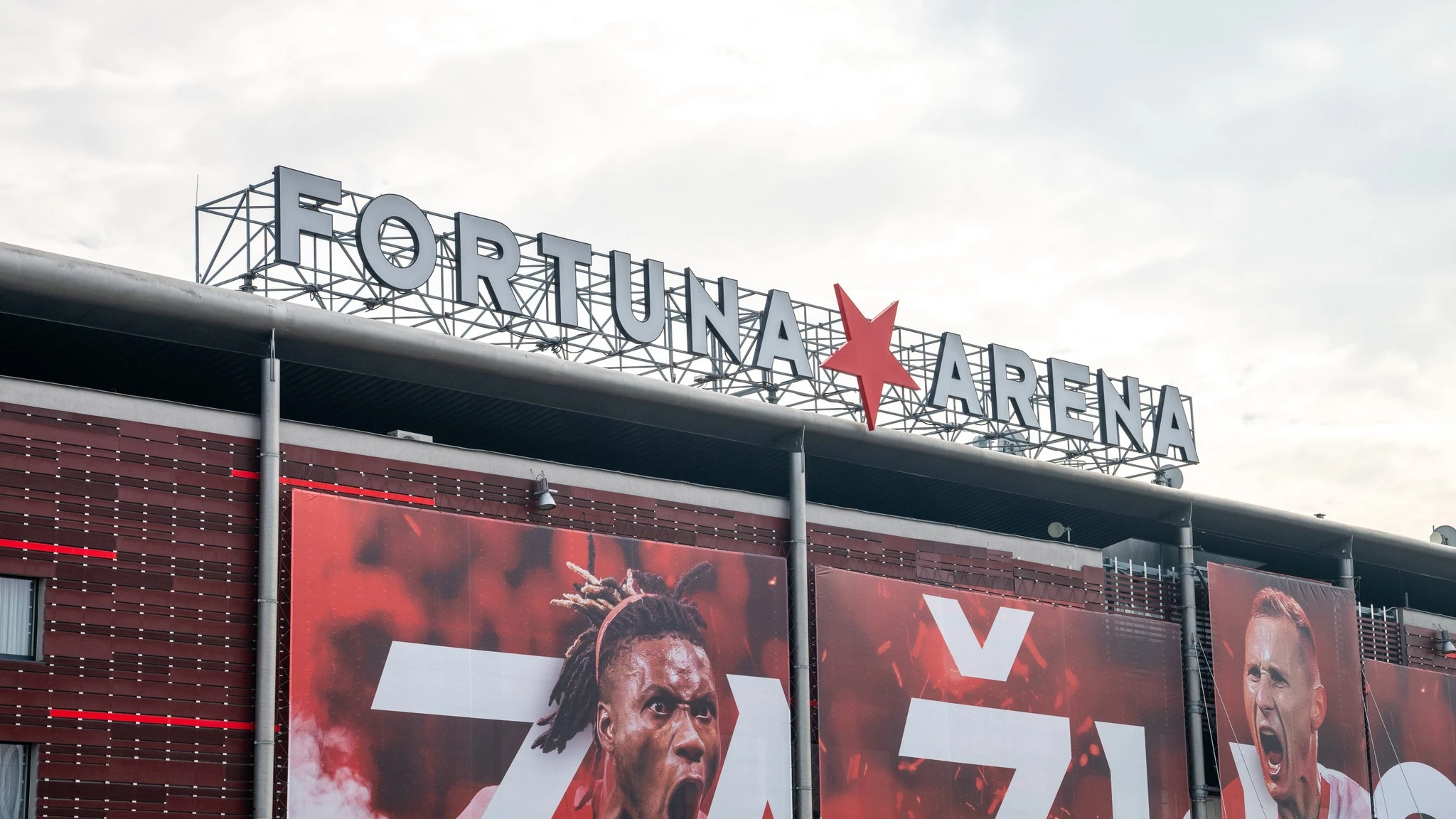 Velký 3D nápis a logo pro fotbalový stadion Fortuna Arena.jpg