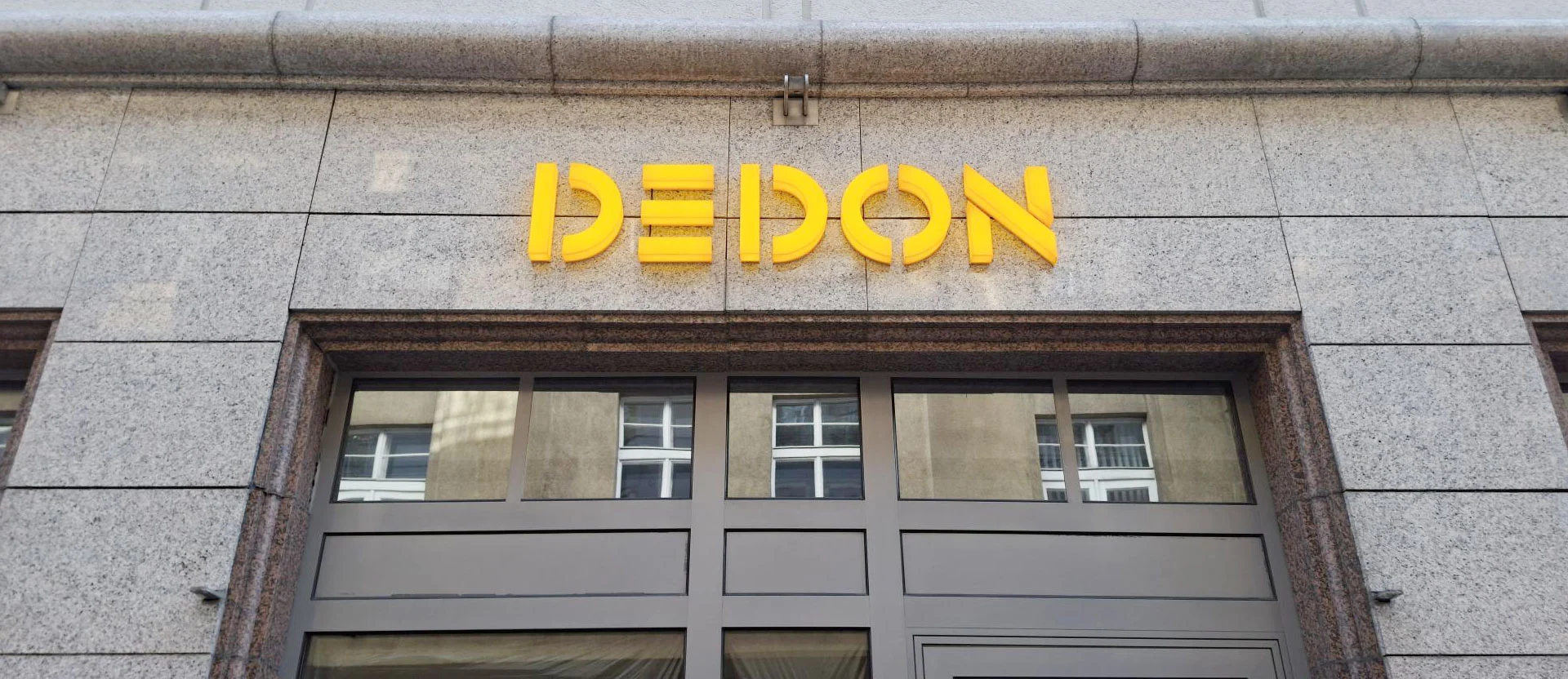 Dedon_svetelne_pismo_ASTRONprint_svetelna_reklama_01.jpg